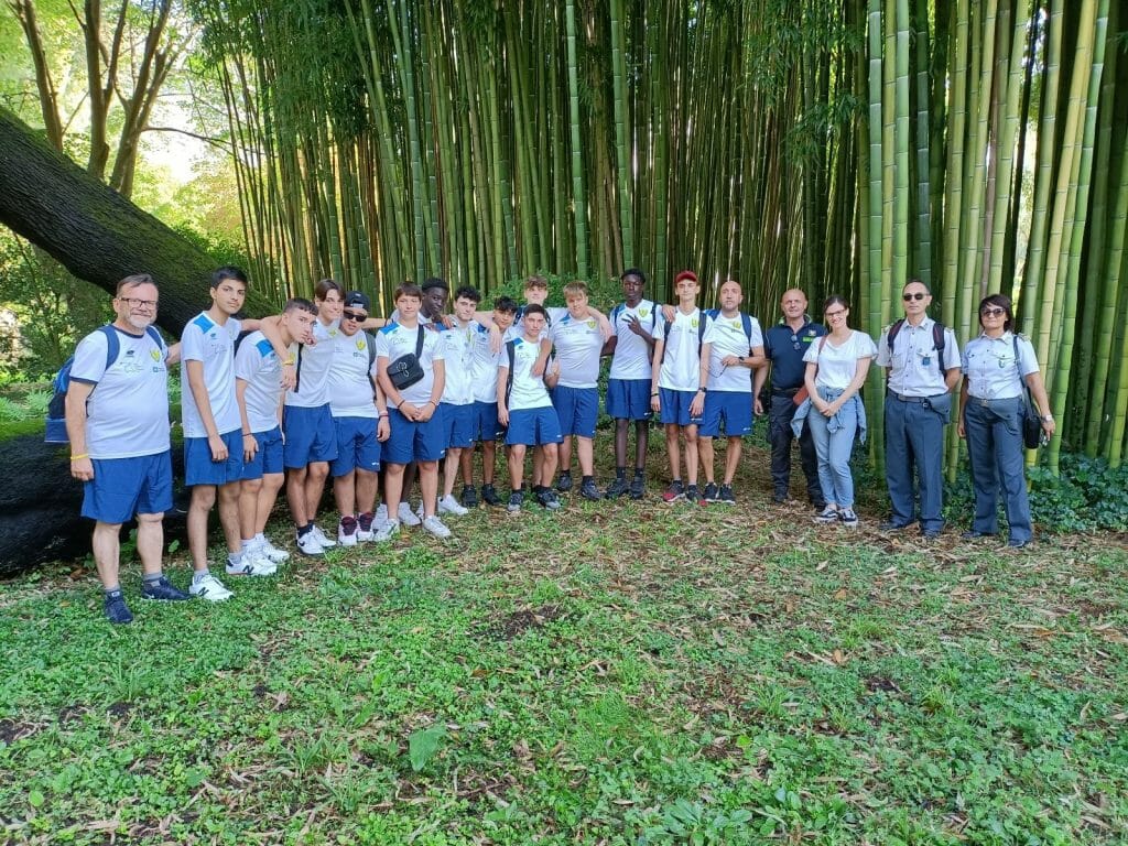 GLI STUDENTI DEL CAMPUS FIAMME GIALLE TRA LE MERAVIGLIE DEL GIARDINO DI ...